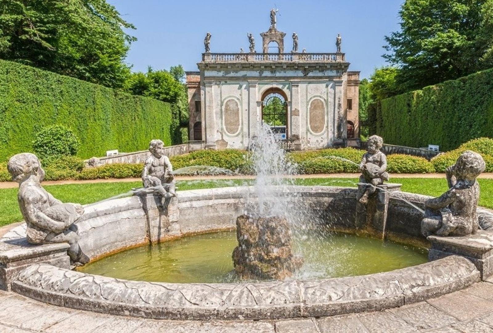 Villa Barbarigo\'s monumental garden in Valsanzibio - Water Museums of Venice
